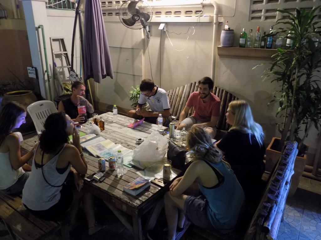 בנגקוק The Oasis Hostel (Adults Only) מראה חיצוני תמונה