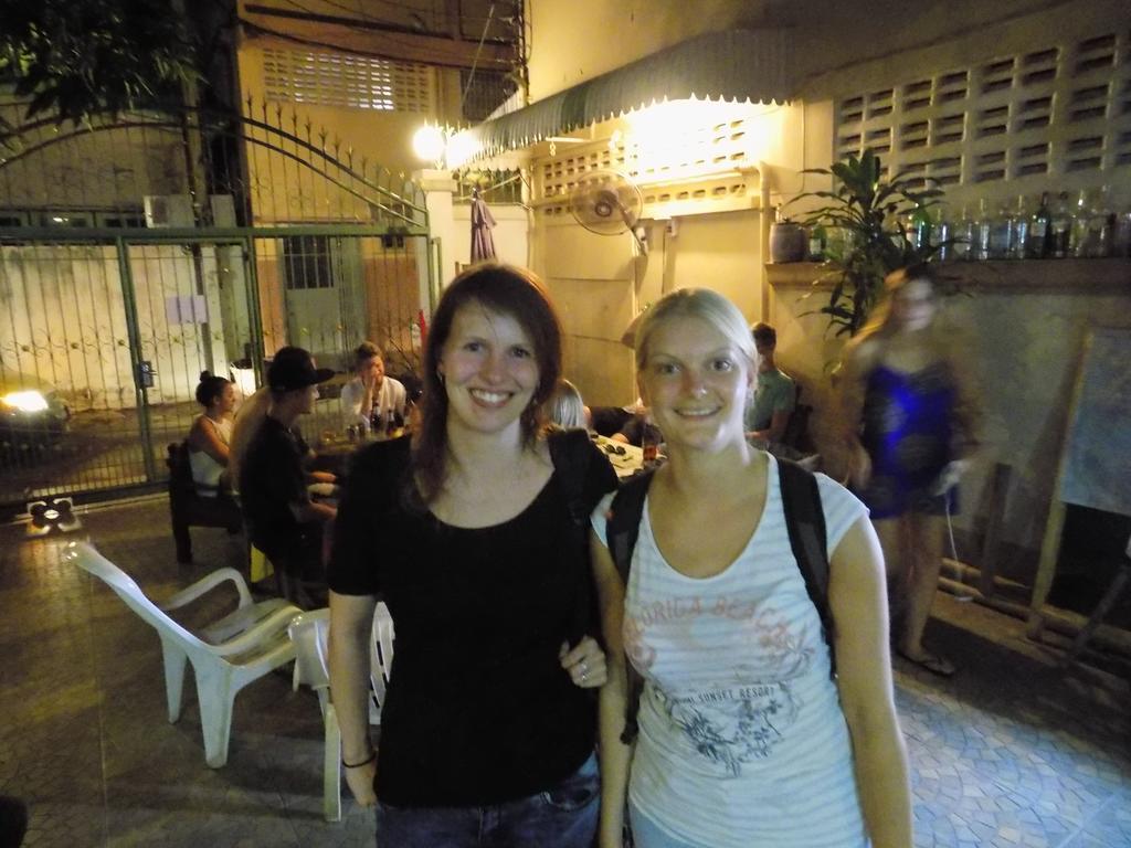 בנגקוק The Oasis Hostel (Adults Only) מראה חיצוני תמונה