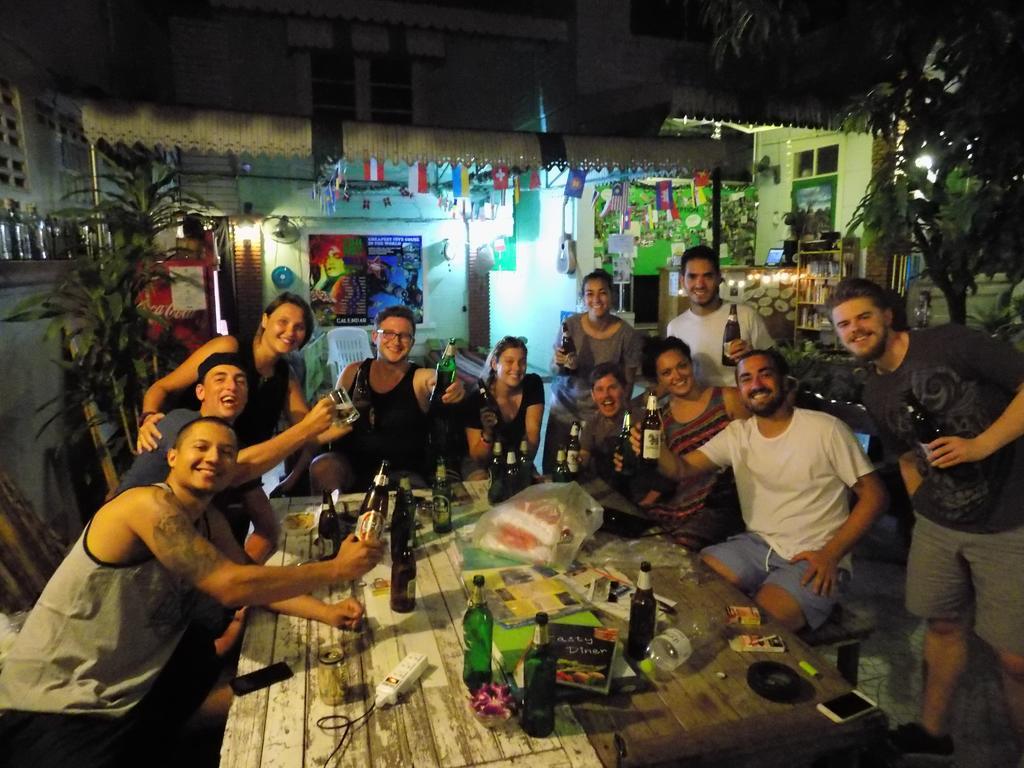 בנגקוק The Oasis Hostel (Adults Only) מראה חיצוני תמונה